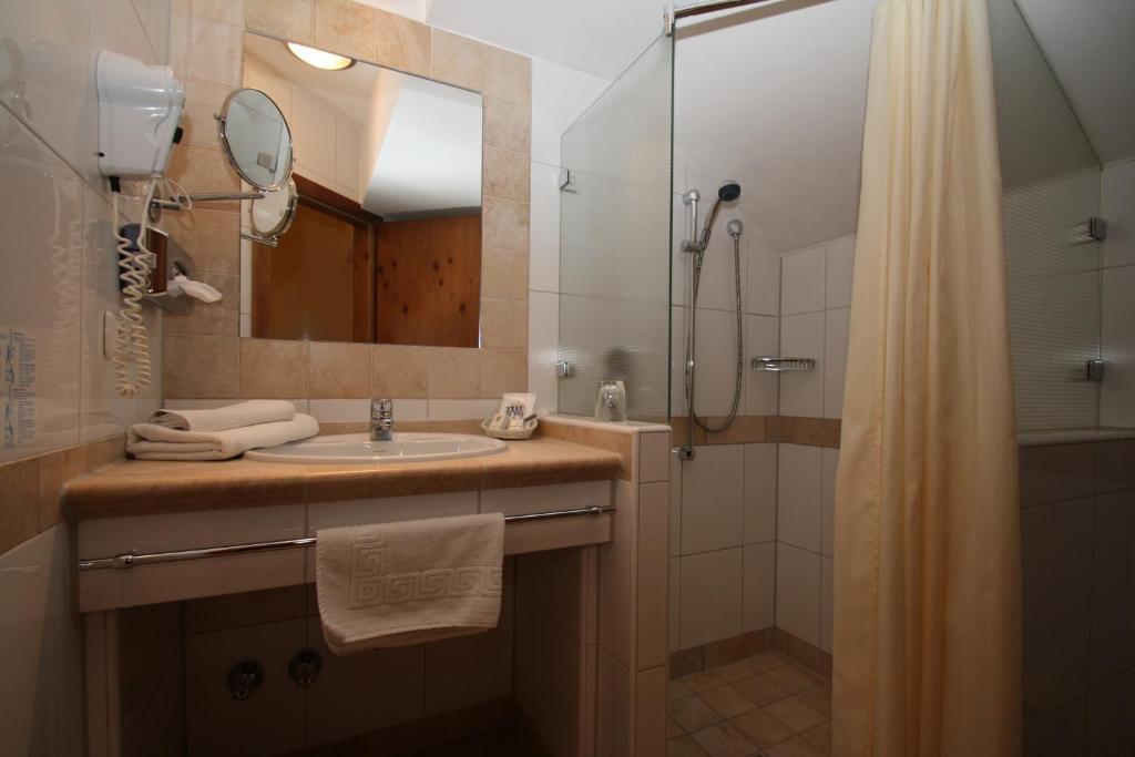 Hotel-Restaurant Gasthaus Bonimeier Niedergottsau Стая снимка
